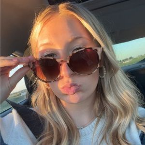 Meet your Posher, Taylor